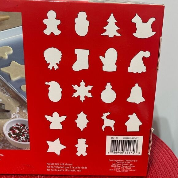 Celebrate It Christmas Cookie Cutters 18 pieces NWT - Picture 4 of 4